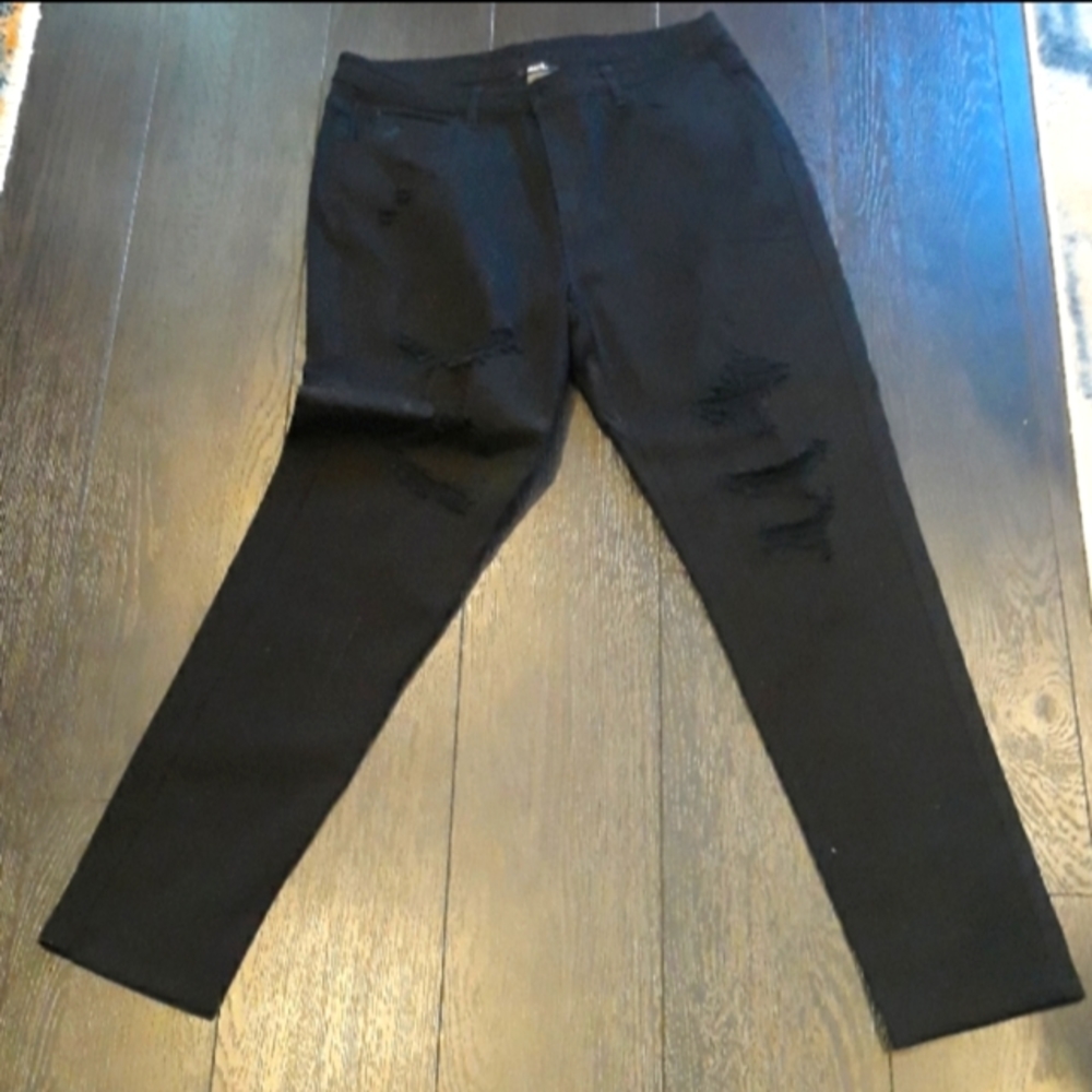 Distressed Black Skinny Jeans